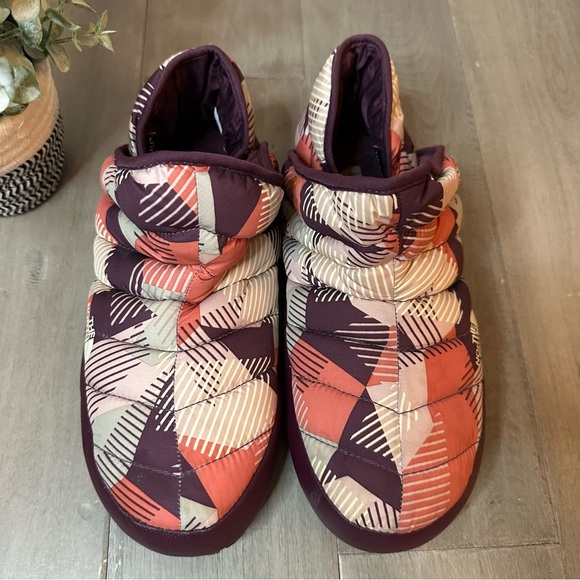 The North Face Women's ThermoBall Traction Booties - Picture 7 of 11